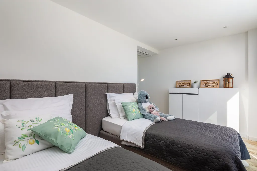 Contemporary Villa with Heated Pool in Kaštel Kambelovac