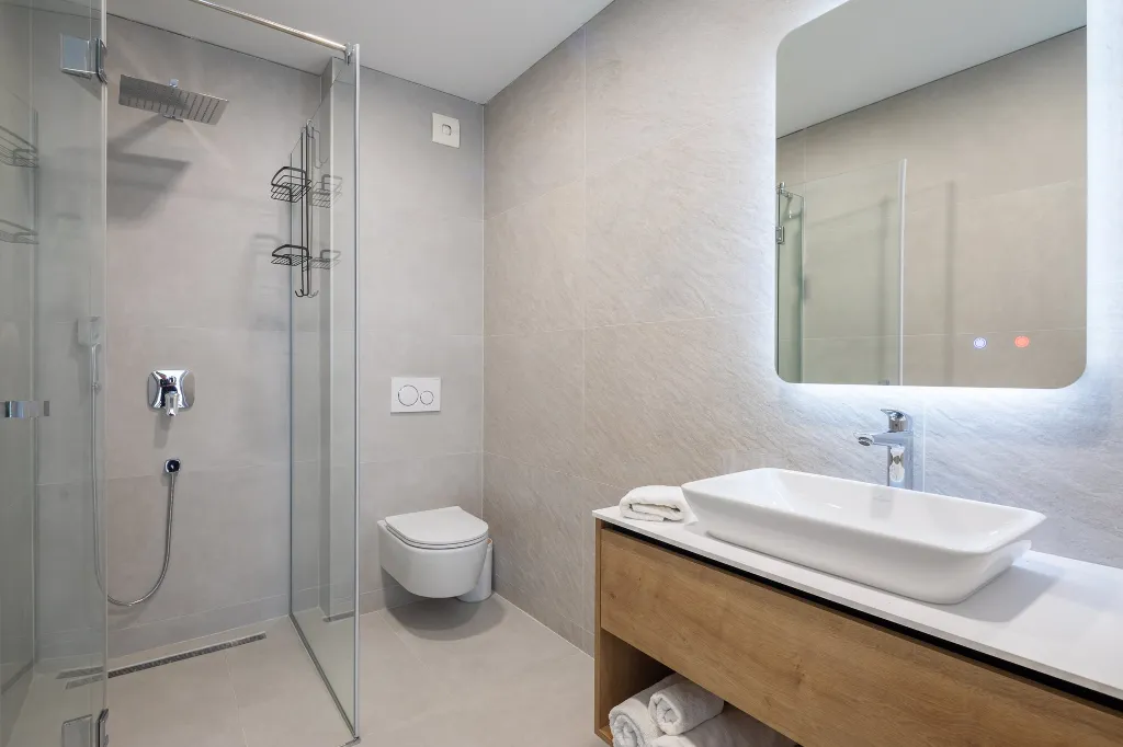Contemporary Villa with Heated Pool in Kaštel Kambelovac