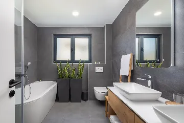 Contemporary Villa with Heated Pool in Kaštel Kambelovac