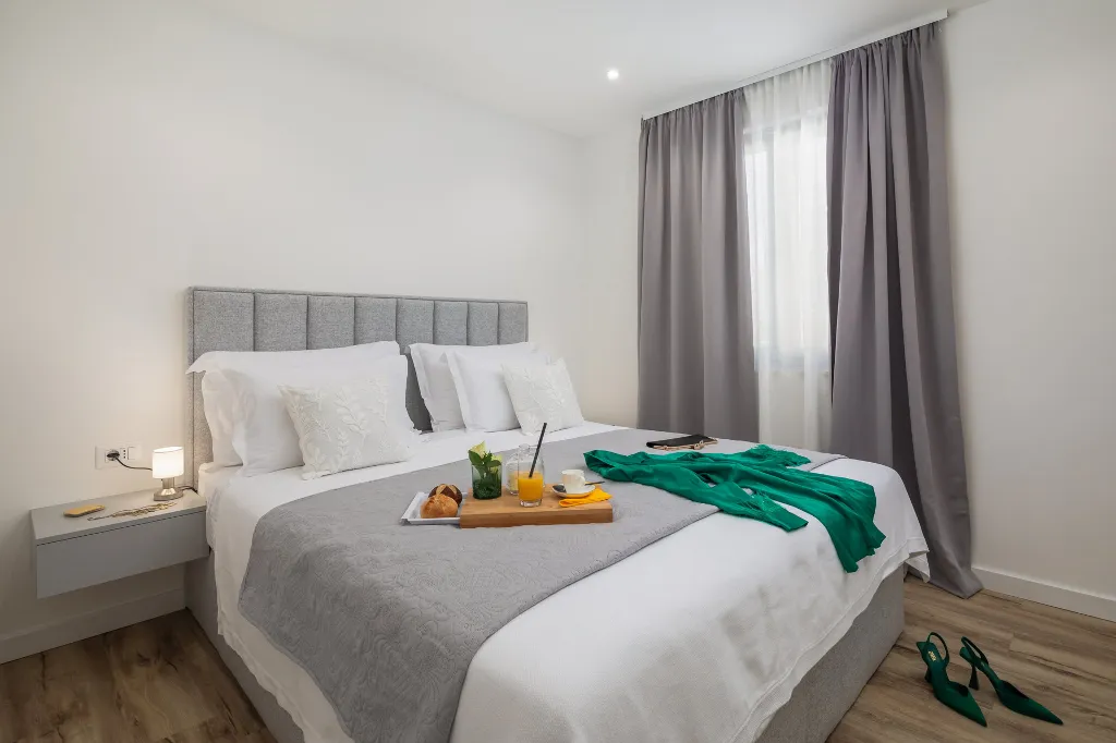 Contemporary Villa with Heated Pool in Kaštel Kambelovac