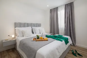 Contemporary Villa with Heated Pool in Kaštel Kambelovac
