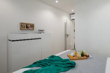 Contemporary Villa with Heated Pool in Kaštel Kambelovac