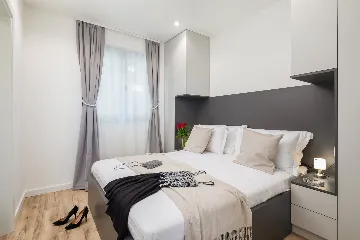 Contemporary Villa with Heated Pool in Kaštel Kambelovac