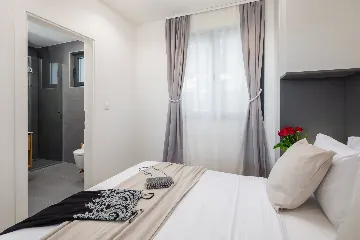 Contemporary Villa with Heated Pool in Kaštel Kambelovac