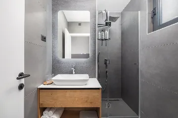 Contemporary Villa with Heated Pool in Kaštel Kambelovac