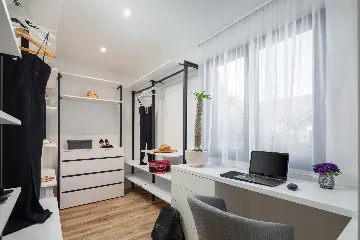 Contemporary Villa with Heated Pool in Kaštel Kambelovac