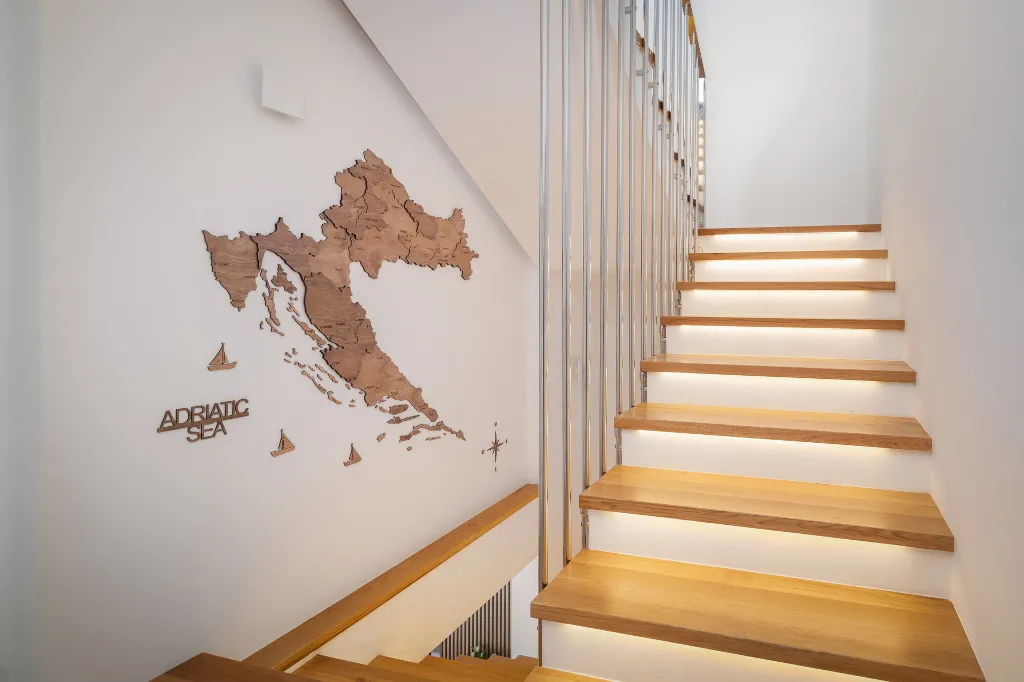 Contemporary Villa with Heated Pool in Kaštel Kambelovac