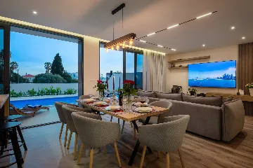 Contemporary Villa with Heated Pool in Kaštel Kambelovac