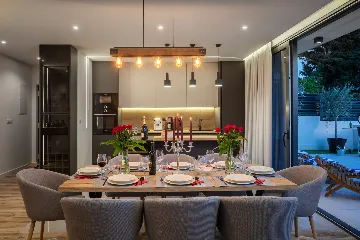 Contemporary Villa with Heated Pool in Kaštel Kambelovac