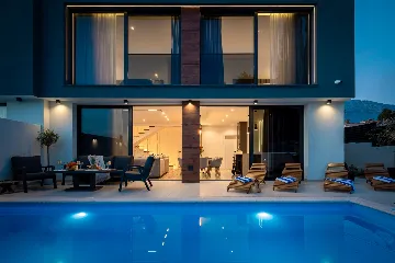 Contemporary Villa with Heated Pool in Kaštel Kambelovac