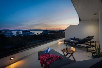 Contemporary Villa with Heated Pool in Kaštel Kambelovac