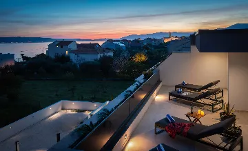 Contemporary Villa with Heated Pool in Kaštel Kambelovac