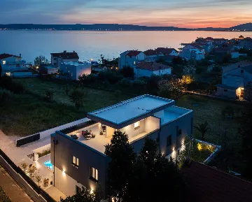 Contemporary Villa with Heated Pool in Kaštel Kambelovac