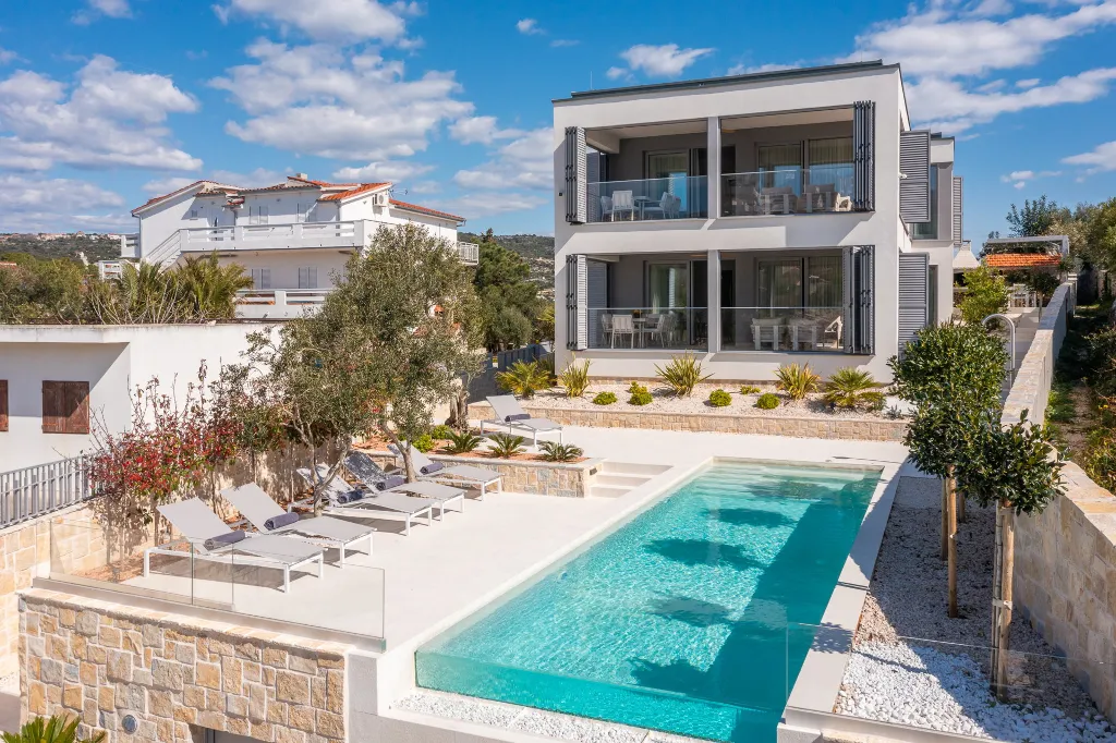 Seaside Retreat Villa with Infinity Pool in Sevid