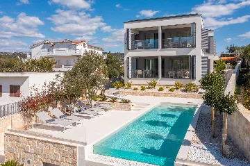 Seaside Retreat Villa with Infinity Pool in Sevid