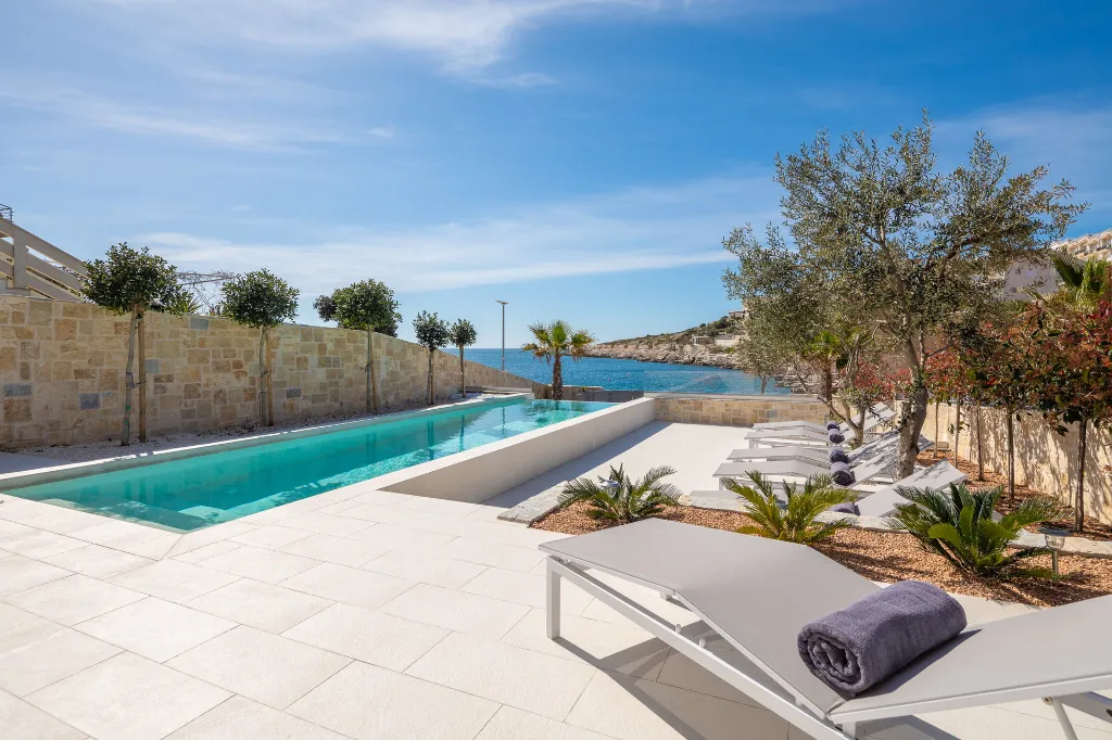 Seaside Retreat Villa with Infinity Pool in Sevid