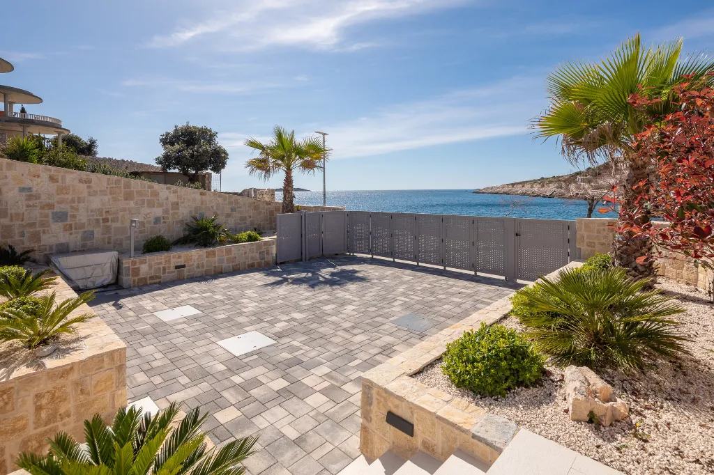 Seaside Retreat Villa with Infinity Pool in Sevid