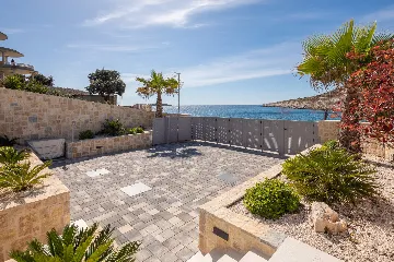 Seaside Retreat Villa with Infinity Pool in Sevid