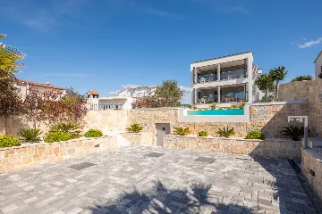 Seaside Retreat Villa with Infinity Pool in Sevid