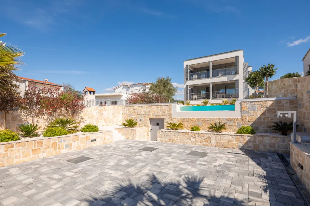 Seaside Retreat Villa with Infinity Pool in Sevid