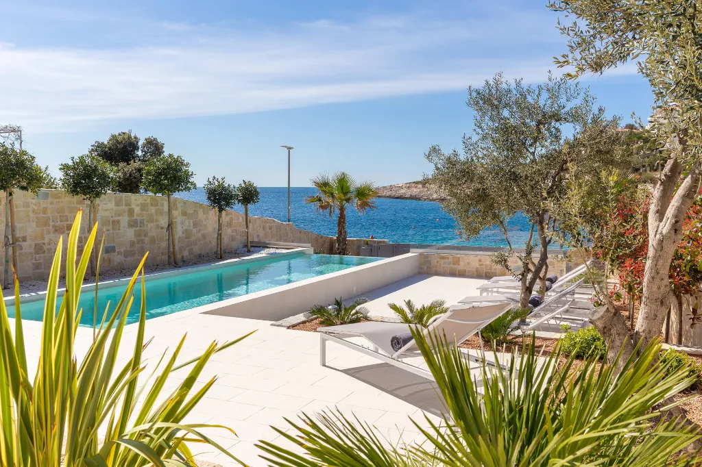 Seaside Retreat Villa with Infinity Pool in Sevid