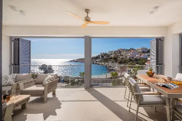 Seaside Retreat Villa with Infinity Pool in Sevid