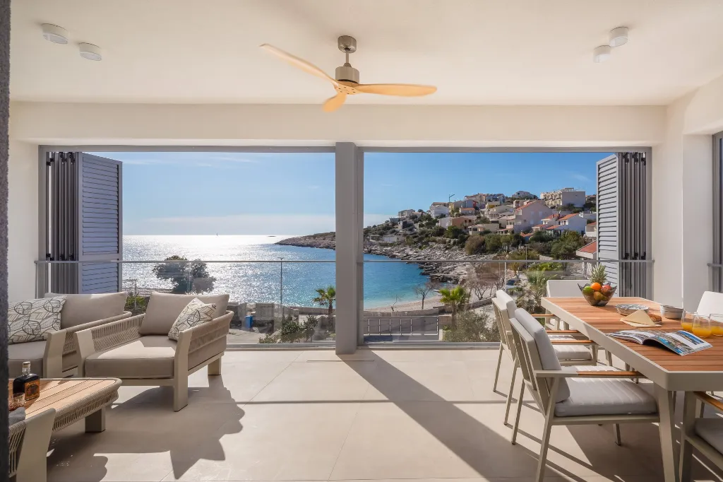 Seaside Retreat Villa with Infinity Pool in Sevid