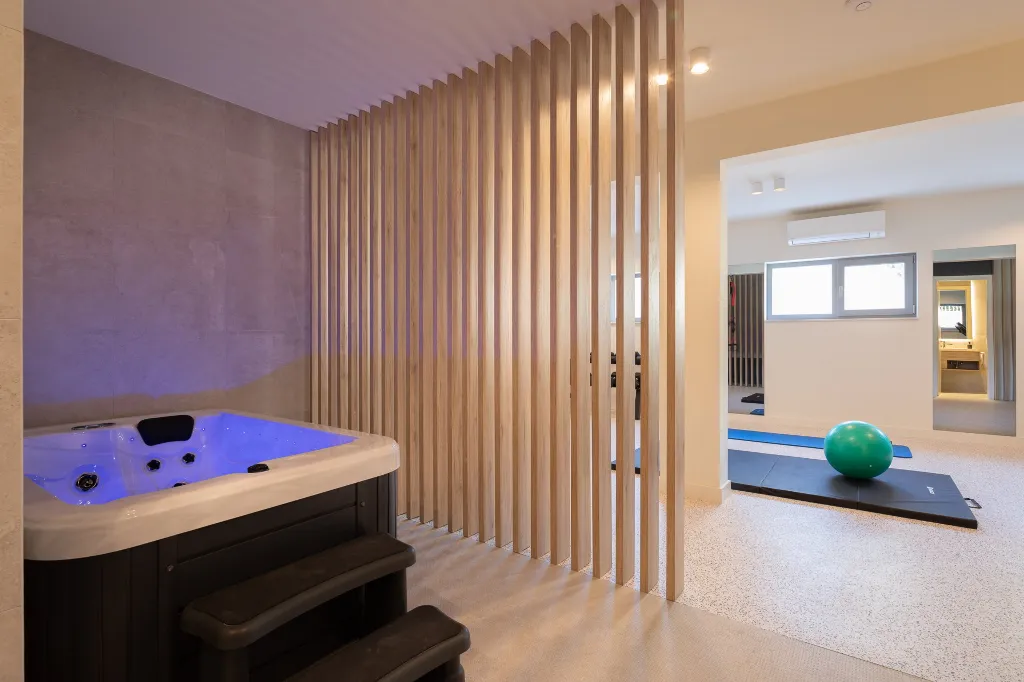 Seaside Retreat Villa with Infinity Pool in Sevid