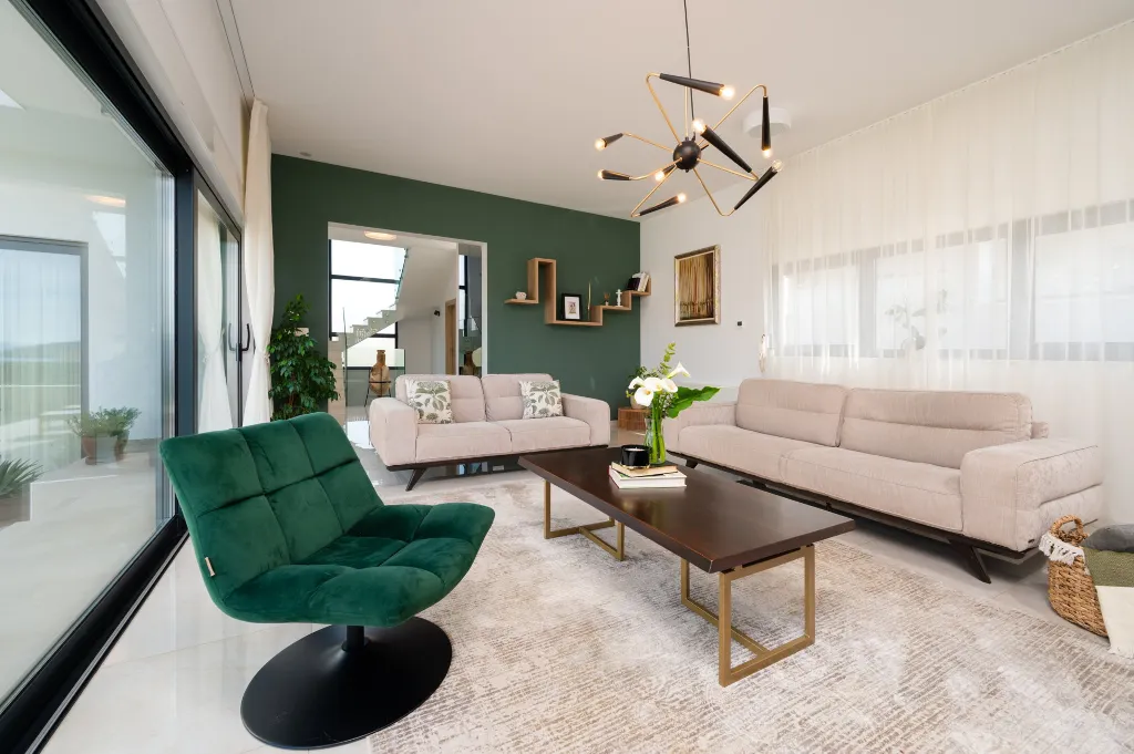 Modern 4-Bedroom Villa with Pool in Okrug Gornji
