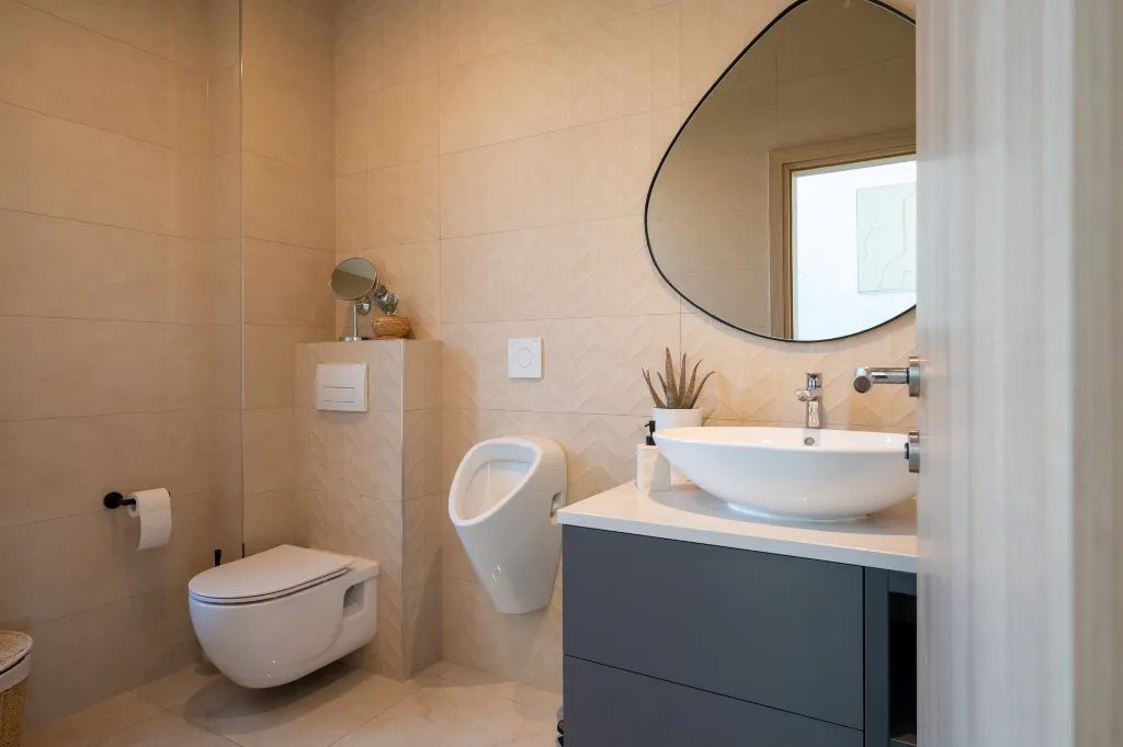Modern 4-Bedroom Villa with Pool in Okrug Gornji