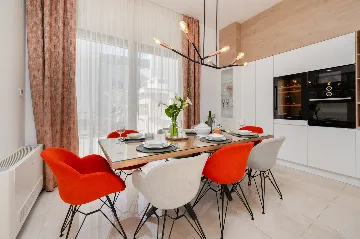 Modern 4-Bedroom Villa with Pool in Okrug Gornji