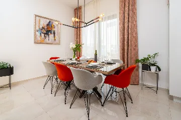 Modern 4-Bedroom Villa with Pool in Okrug Gornji