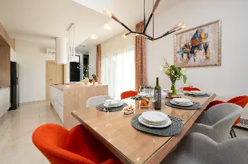 Modern 4-Bedroom Villa with Pool in Okrug Gornji