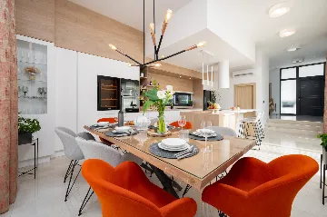 Modern 4-Bedroom Villa with Pool in Okrug Gornji