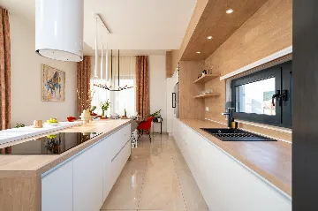 Modern 4-Bedroom Villa with Pool in Okrug Gornji