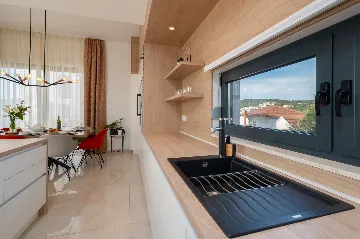 Modern 4-Bedroom Villa with Pool in Okrug Gornji