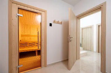 Modern 4-Bedroom Villa with Pool in Okrug Gornji