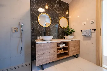 Modern 4-Bedroom Villa with Pool in Okrug Gornji