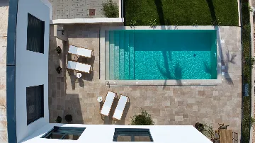 Modern 4-Bedroom Villa with Pool in Okrug Gornji