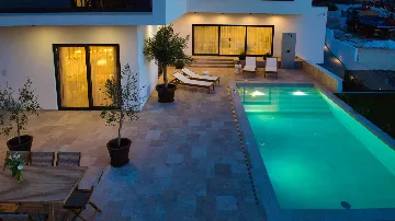 Modern 4-Bedroom Villa with Pool in Okrug Gornji