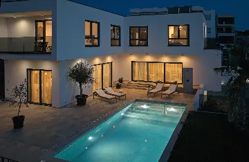 Modern 4-Bedroom Villa with Pool in Okrug Gornji