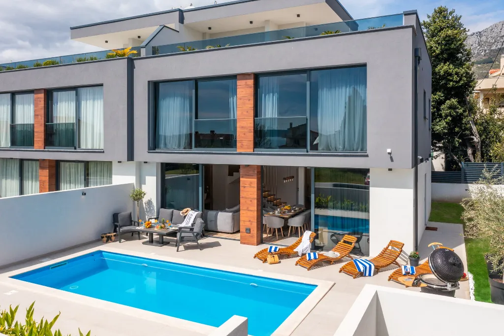 Spacious Villa Retreat with Pools in Kaštel Gomilica