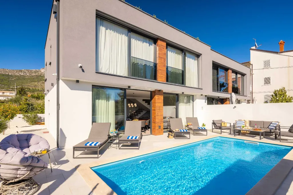Spacious Villa Retreat with Pools in Kaštel Gomilica