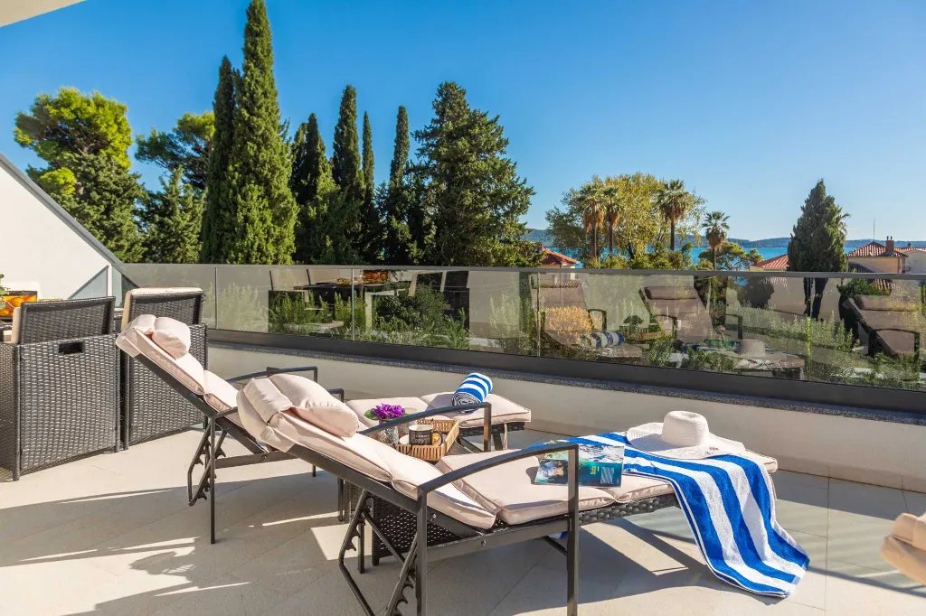 Spacious Villa Retreat with Pools in Kaštel Gomilica