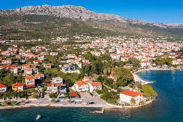 Spacious Villa Retreat with Pools in Kaštel Gomilica