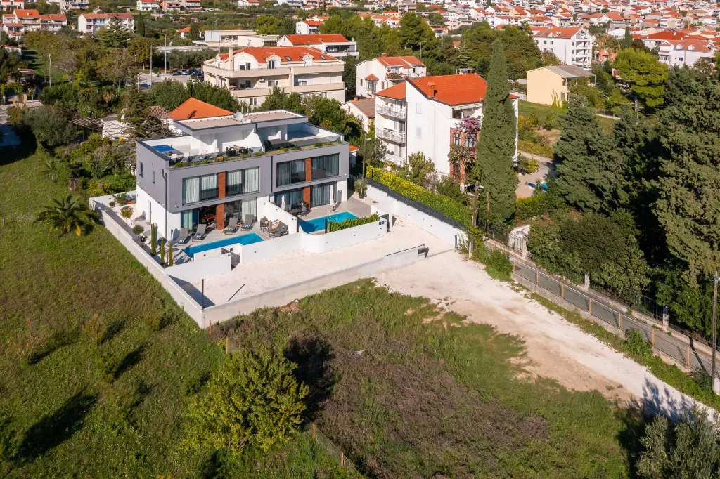 Spacious Villa Retreat with Pools in Kaštel Gomilica