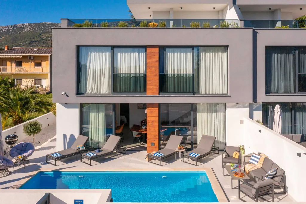 Spacious Villa Retreat with Pools in Kaštel Gomilica