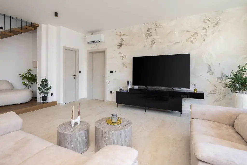 Coastal Retreat Villa with Pool, Kaštel Stari