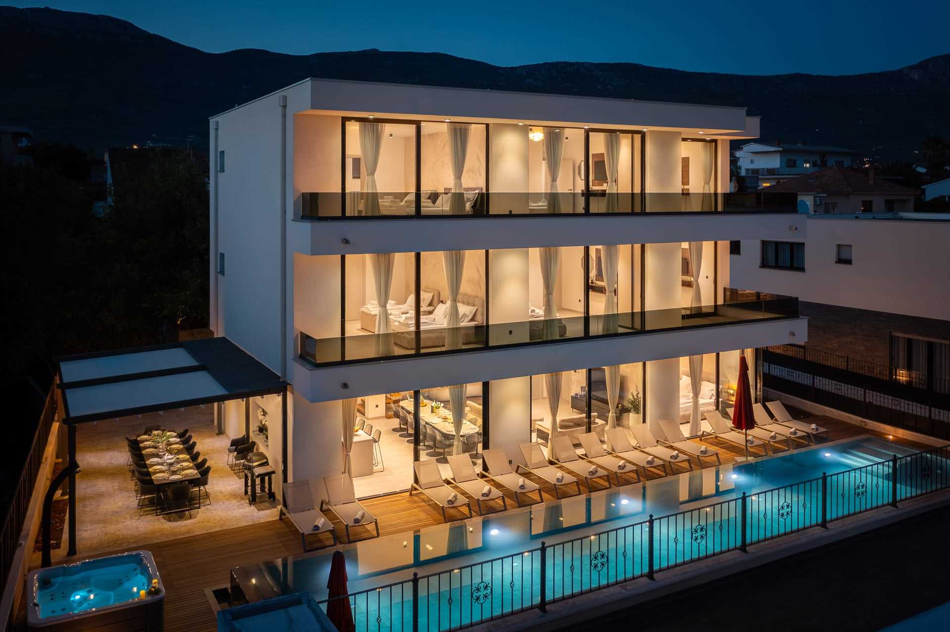 Luxury Villa Baronessa with Pool II