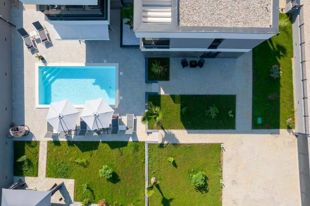 Contemporary Villa Retreat with Pool near Nin
